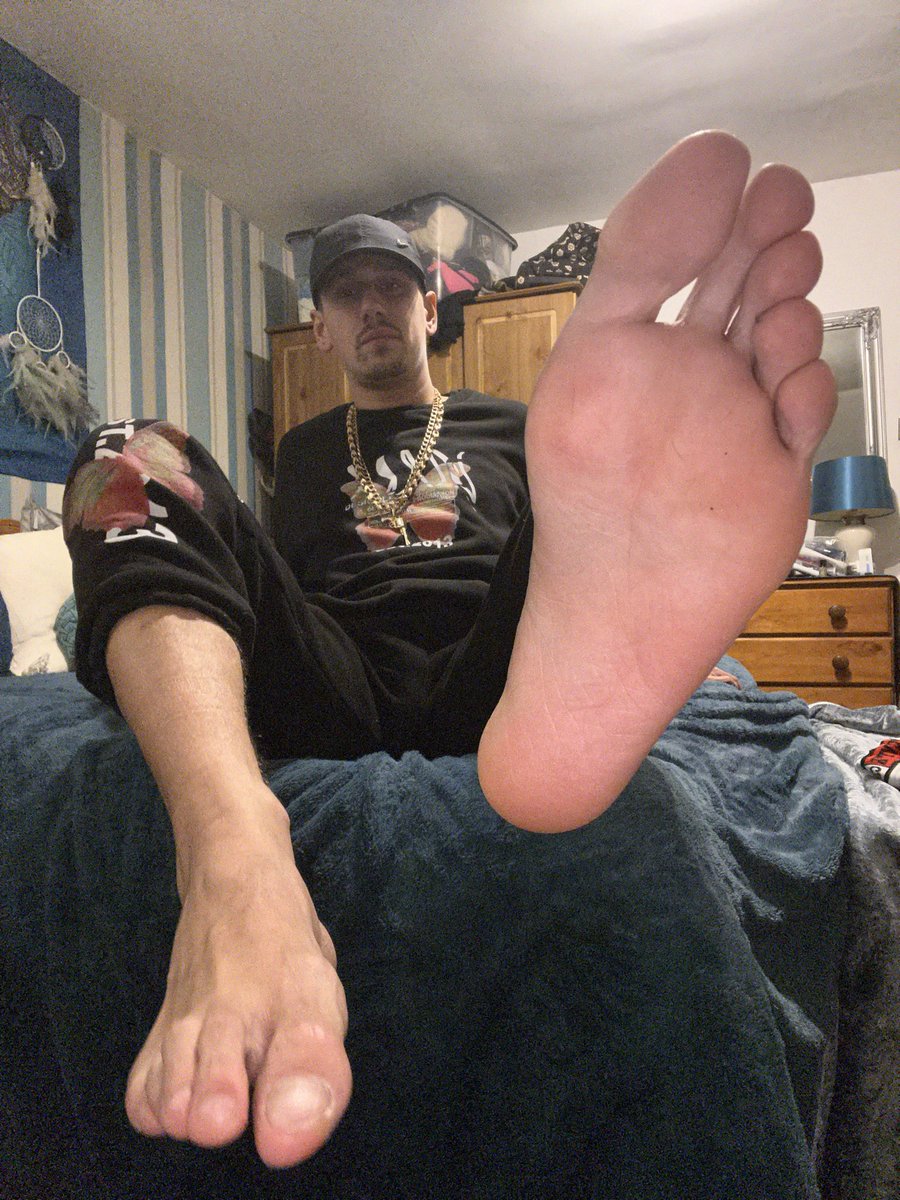 jaydomking's tweet photo. Big foot
#feet #foot #bigfoot #bigfeet #gay #scally #chav #alpha #toes #footfetish https://t.co/rBsqX8DGg2