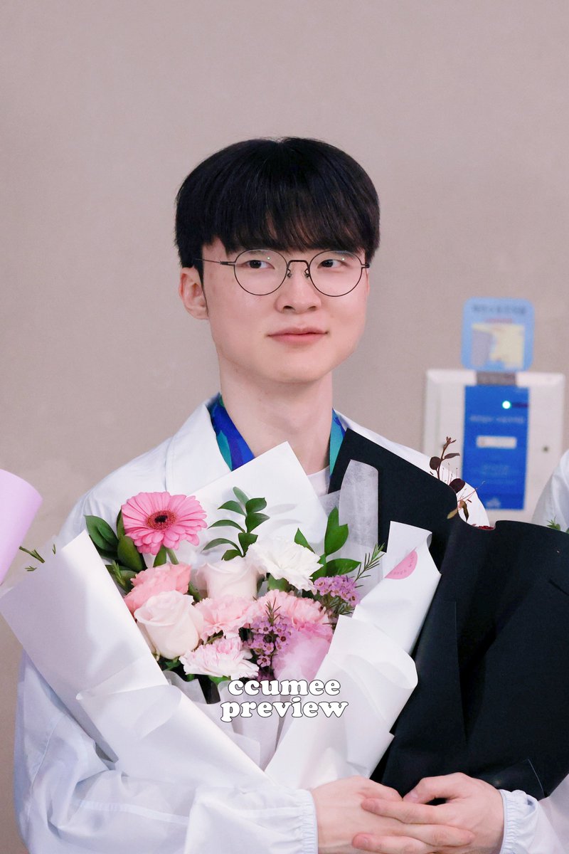 ccum0o0's tweet photo. 261003 아시안게임 귀국 인터뷰

국대혁과 행복한 하루 
(๑ᵕᴗᵕ๑)⋆˙♡

#Faker #페이커 https://t.co/J2Wg76kA0M
