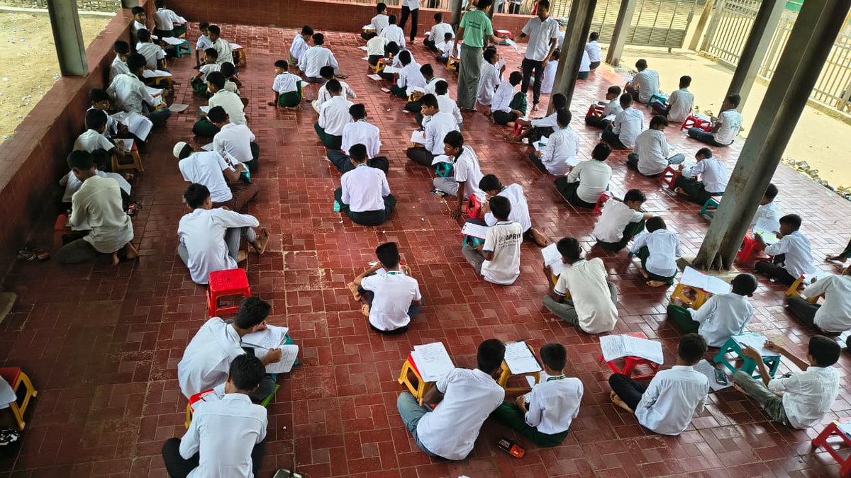 RohingyaSDF's tweet photo. Alhamdulillah! Our students received snacks as a small token of appreciation after completing their Mid-Term Examination under the Examination Board of Rohingya Refugees.

May Allah bless you all with knowledge and success. 

#StudentAppreciation #MidTermExamination #RSDF https://t.co/TnYmha41IM