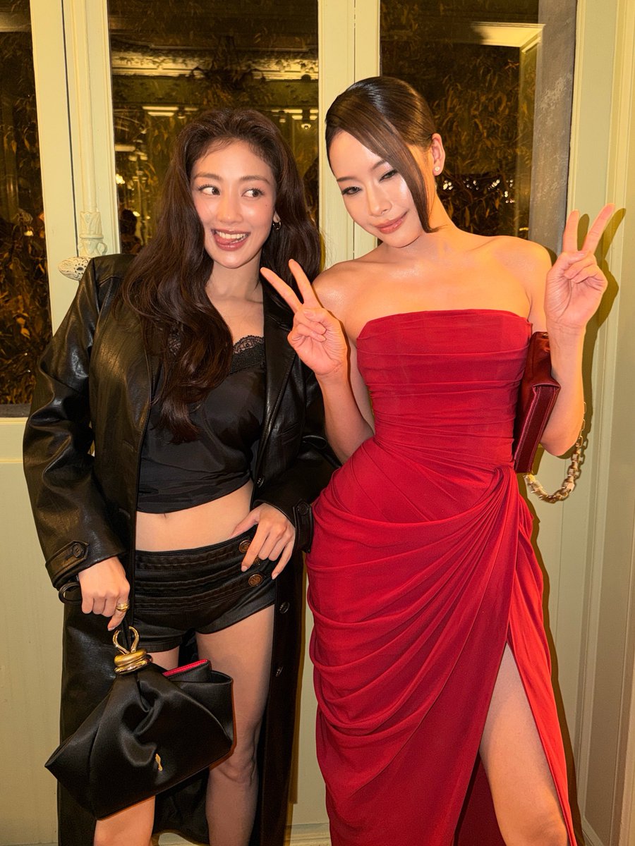 godmitzu's tweet photo. JIHYO and Thai actress Pat Chayanit at the Christian Louboutin show. https://t.co/zexxAfuML1