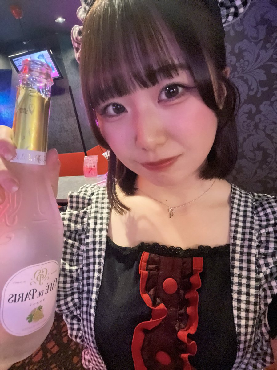 cotori_5ive's tweet photo. 人生初カフェパリ開きました🥹⭐️

すんごい飲みやすかったし特別な日になった！

ありがとうございます♡

 #渋谷  #5iveLOUNGE  #コンカフェ嬢  #学生  #お酒好き  #シャンパン  #こんかふぁー https://t.co/tGCcWbEacw