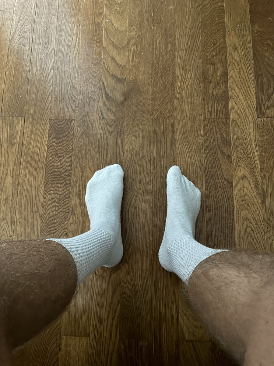 duosocks's tweet photo. Qui vient à quatre pattes ? https://t.co/9HhG60xNQ7