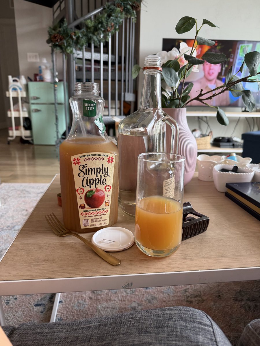 GadSmither's tweet photo. Whatcha sipping on? https://t.co/bVfOgNdSaF