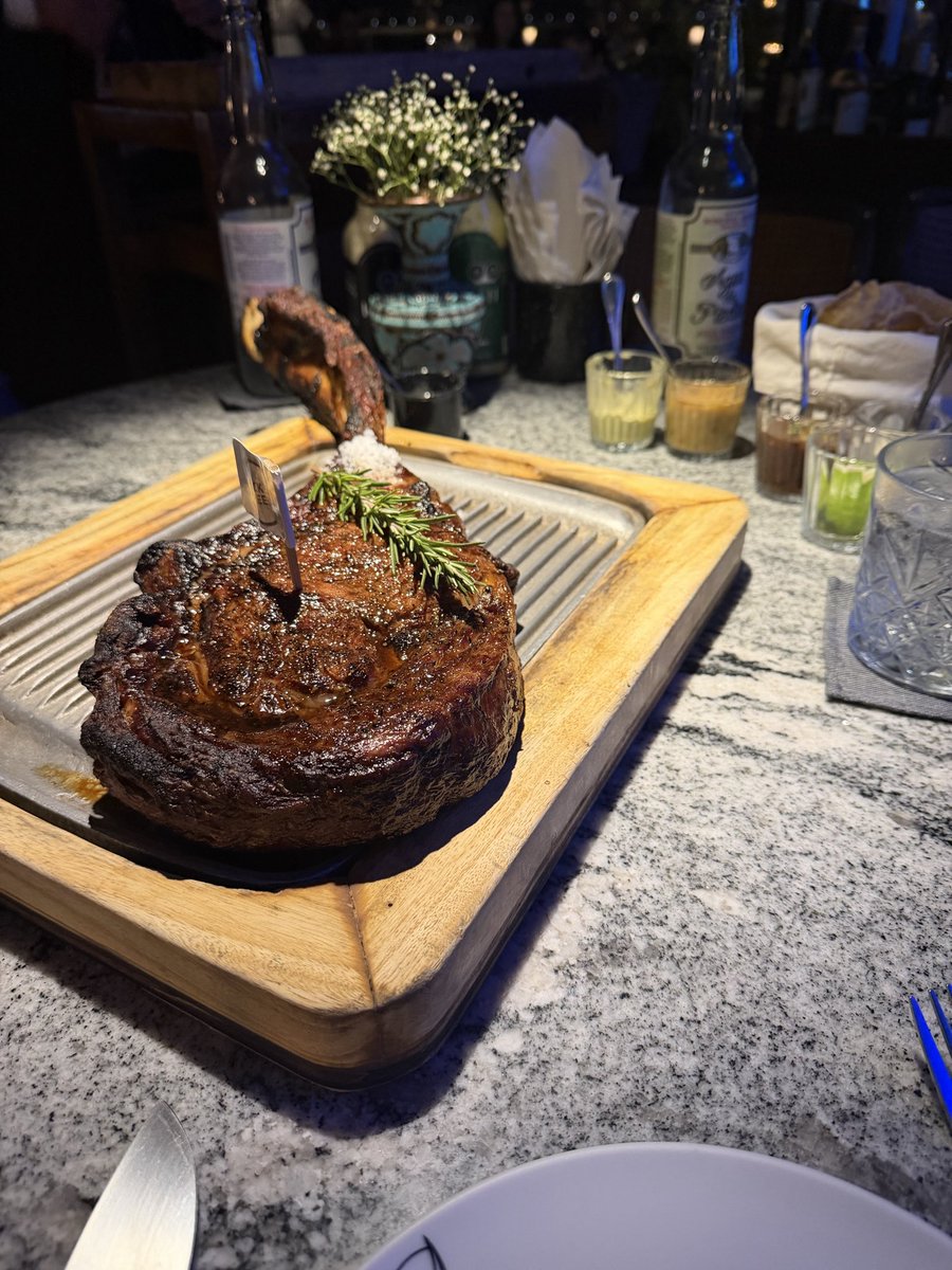 princesszaely's tweet photo. anyways this a $700 dollar steak my man fed my big buffalo ass when i got taken out the country, stay on windy hill ghetto bitch 💋 https://t.co/RdL6FwTt3m
