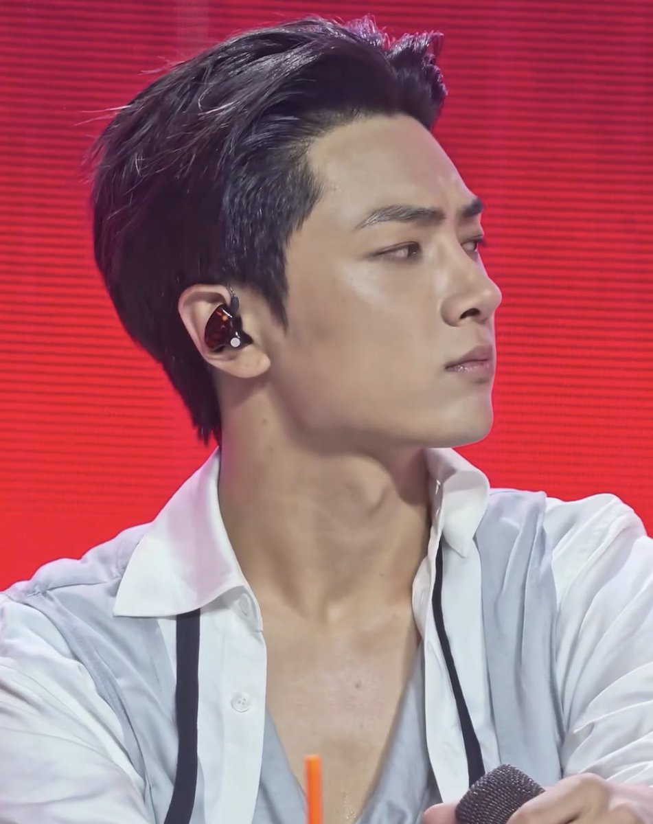 jjjongvely's tweet photo. the most handsome attractive finest man alive https://t.co/SdLD4tDRKe