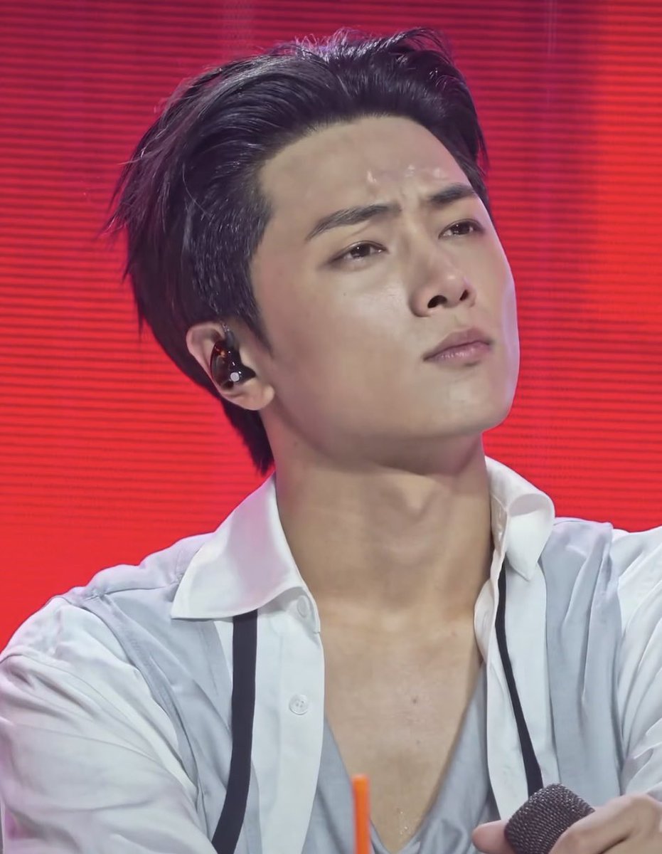 jjjongvely's tweet photo. the most handsome attractive finest man alive https://t.co/SdLD4tDRKe