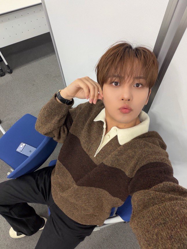 jjonghathan's tweet photo. just adding to my “sit on it” collection https://t.co/wdz3IJI9th