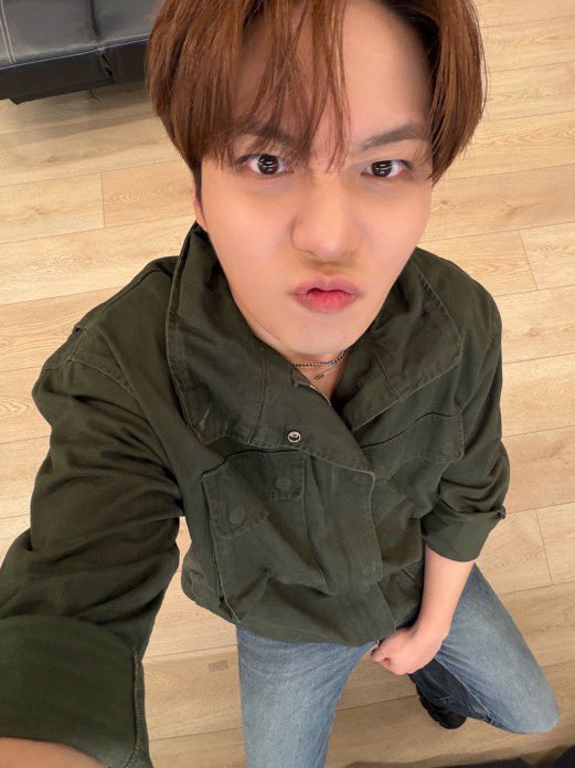 jjonghathan's tweet photo. just adding to my “sit on it” collection https://t.co/wdz3IJI9th