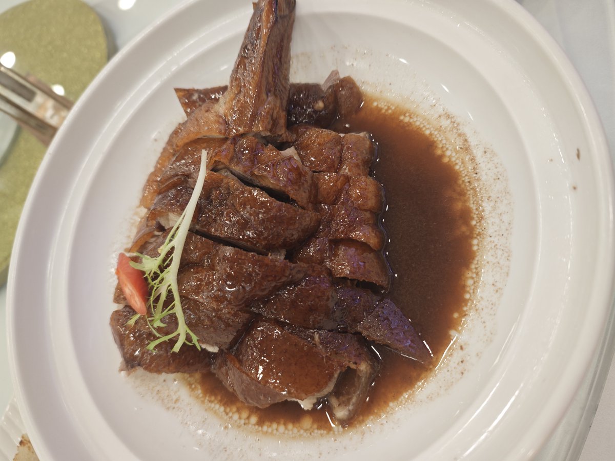 AsukOvO's tweet photo. 來廣州旅遊就是要品嘗各種美食，燒鵝遲到膩(蝦醬真的不好吃) https://t.co/vxc0E4QI3o