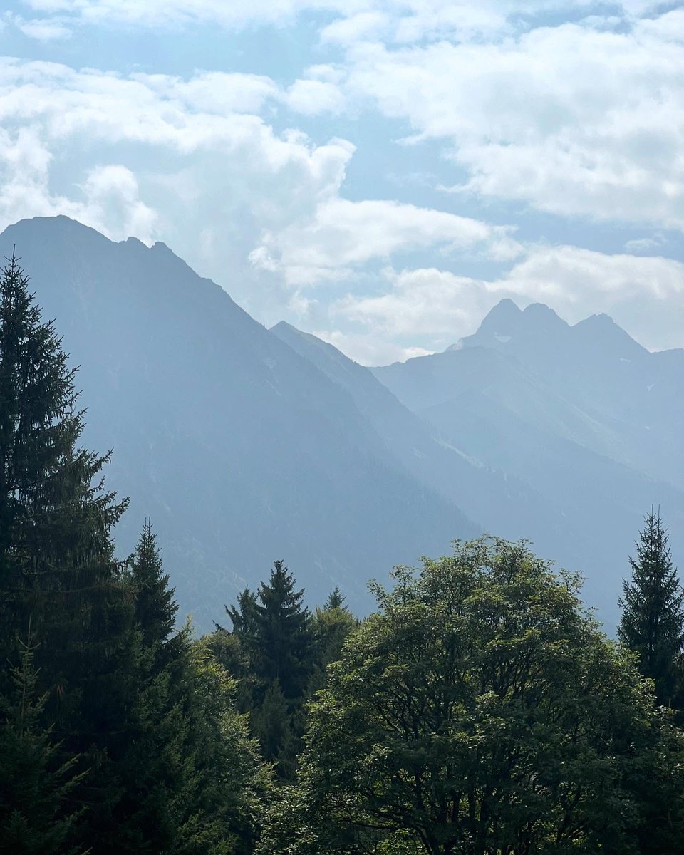josmaldo's tweet photo. Sommer. Sonne. Berge. https://t.co/CPbRPohyIX