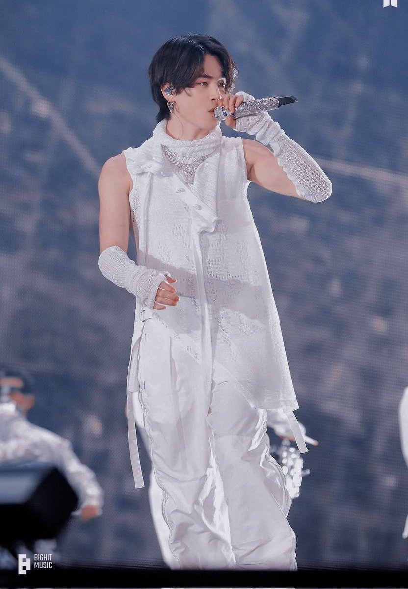 jiminmugged's tweet photo. jimin in all white fits https://t.co/0FGHOUo5Mi
