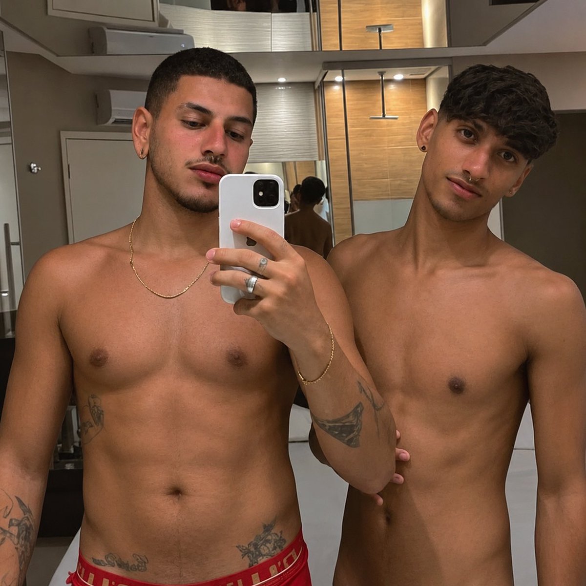 casalonlyy's tweet photo. Wataa 💦

#BROTHERAGEM
#BUNDAAWARDS
#PINTOAWARDS
#CHUDAİ https://t.co/ZunrdP3CD8