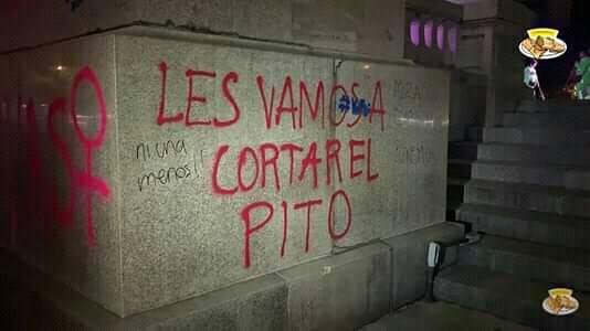 gorkacast's tweet photo. @TCiceronis @artopb @ivanhoe_c @_Gabo_N ¿Exactamente qué estadística dice que ese 95% es debido a una supuesta "cultura machista" que insta al homicidio? Y mi pregunta va hacia una relación causal y no correlacional.

Por cierto que las imágenes que te compartieron derrumban tu afirmación pro-feminista. https://t.co/P37LYN3dyu