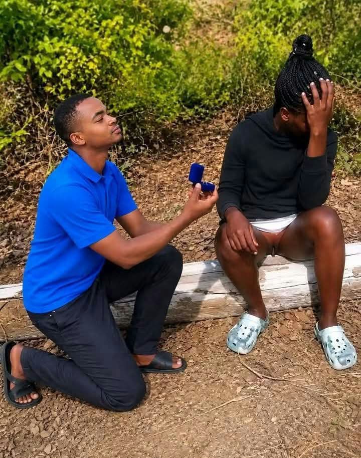 philip_bon52194's tweet photo. She finally said yes, only legend will  related 🤣🤣🤣🤣🤣🤣 https://t.co/HRqgSBSVIw