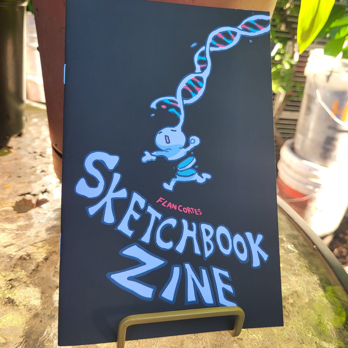 FlanCortes's tweet photo. My new sketchbook zine is up for preorder! 36 pages of some of my fav sketches from the past few years ✨️
(🔗 below) https://t.co/gFwt2VWhYa