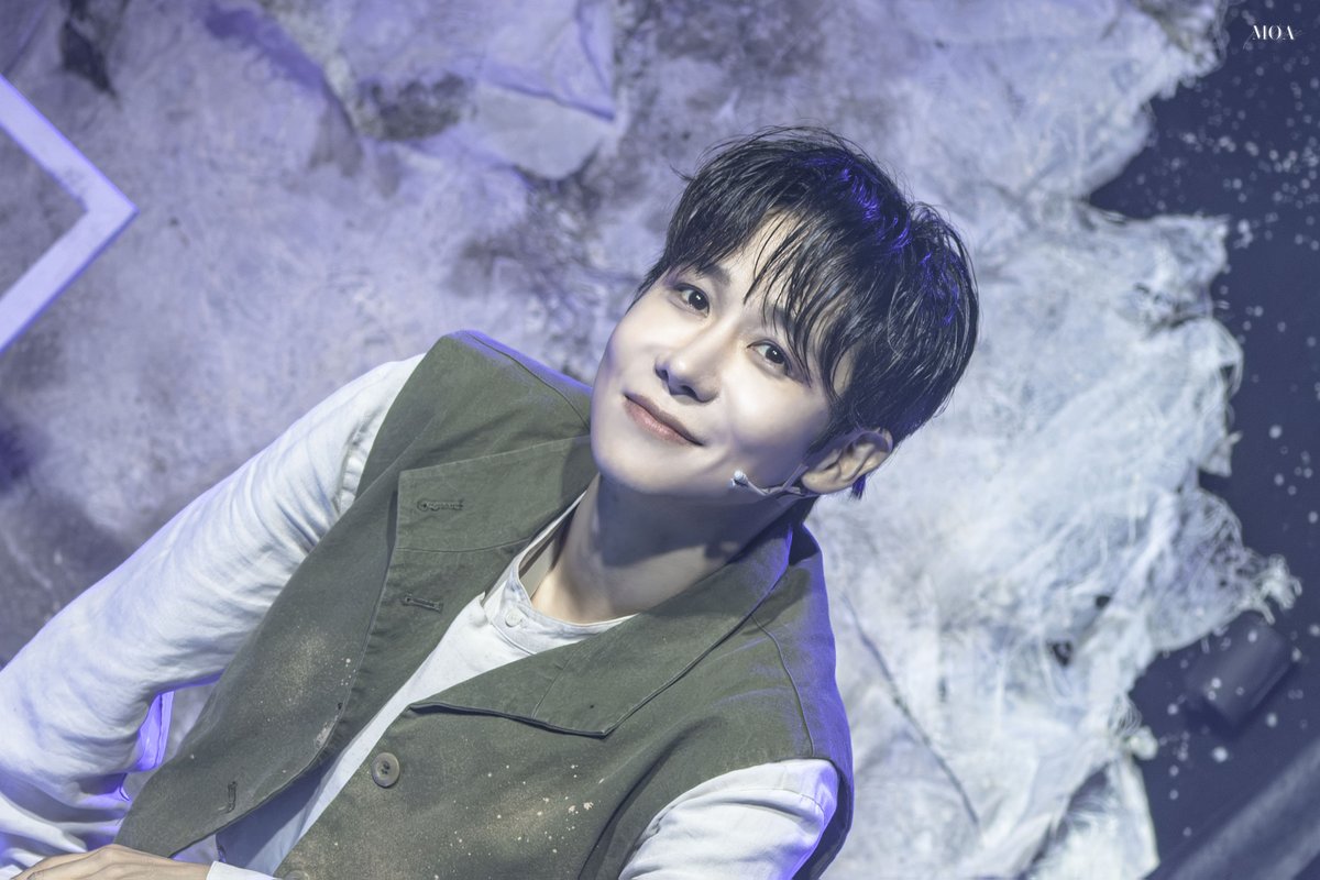 moa_picture's tweet photo. 261003 뮤지컬 죽음에 관하여 커튼콜

인간 | #강찬 배우님 https://t.co/vWeu55apV6