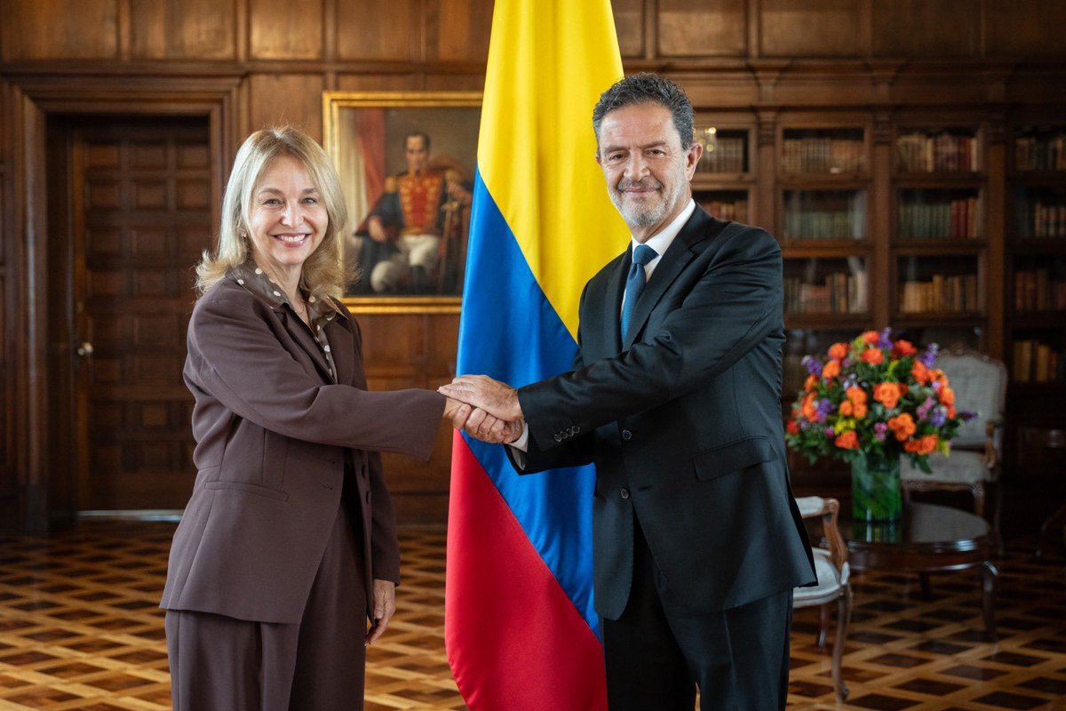 Horadelaverdad's tweet photo. Tania Gilinski asumió como nueva embajadora de Colombia en Israel tras ser posesionada por el canciller Omar Bula @omarbula  

Su llegada se da en el marco de la nueva etapa de las relaciones diplomáticas entre ambos países, restablecidas por el presidente Abelardo De La Espriella.