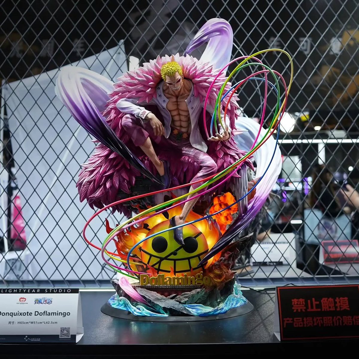 OPMerchandise's tweet photo. Here’s look at Donquixote Doflamingo from Light Year Studio.

More info to come.

#OnePiece https://t.co/7Iv3J8LlRp