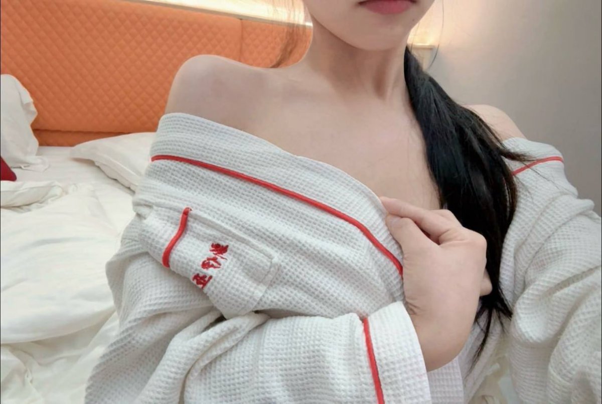 technowick's tweet photo. 这个点还有男生吗？                                                                                                                                                          

我想发照片😍直接发！！！ https://t.co/XHELrM9b6c