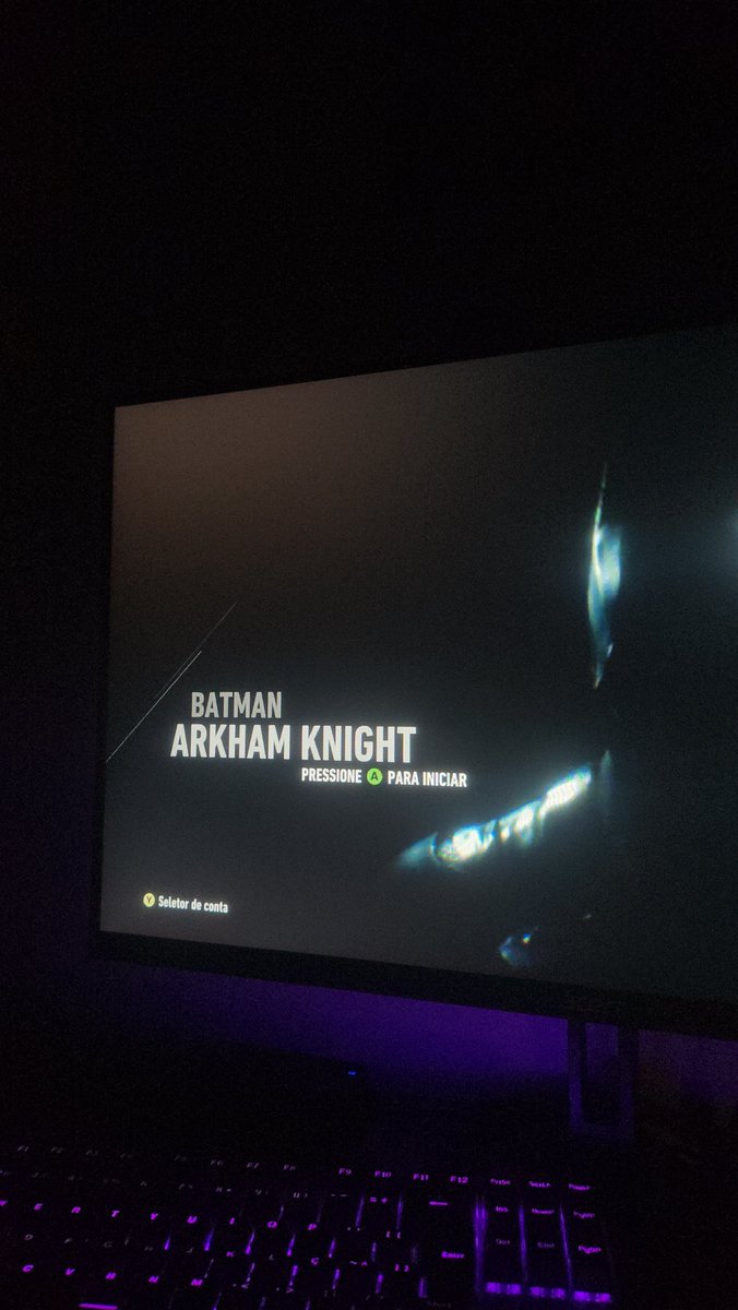 cclaracmaria00's tweet photo. Sou apaixonada por tudo q envolva meu pc e o Batman https://t.co/nOkGDbRJzs