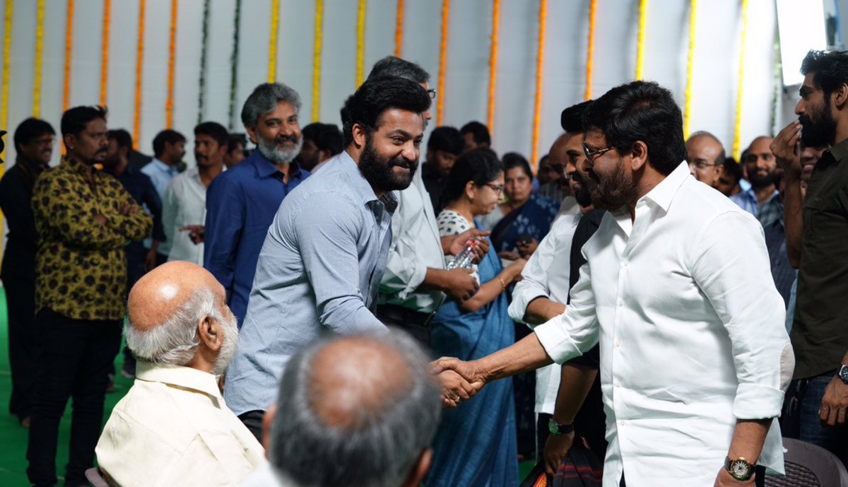 Akhil1305_v's tweet photo. Pedha manishi anipichkunav bossu👌 https://t.co/FwDbWq5snO