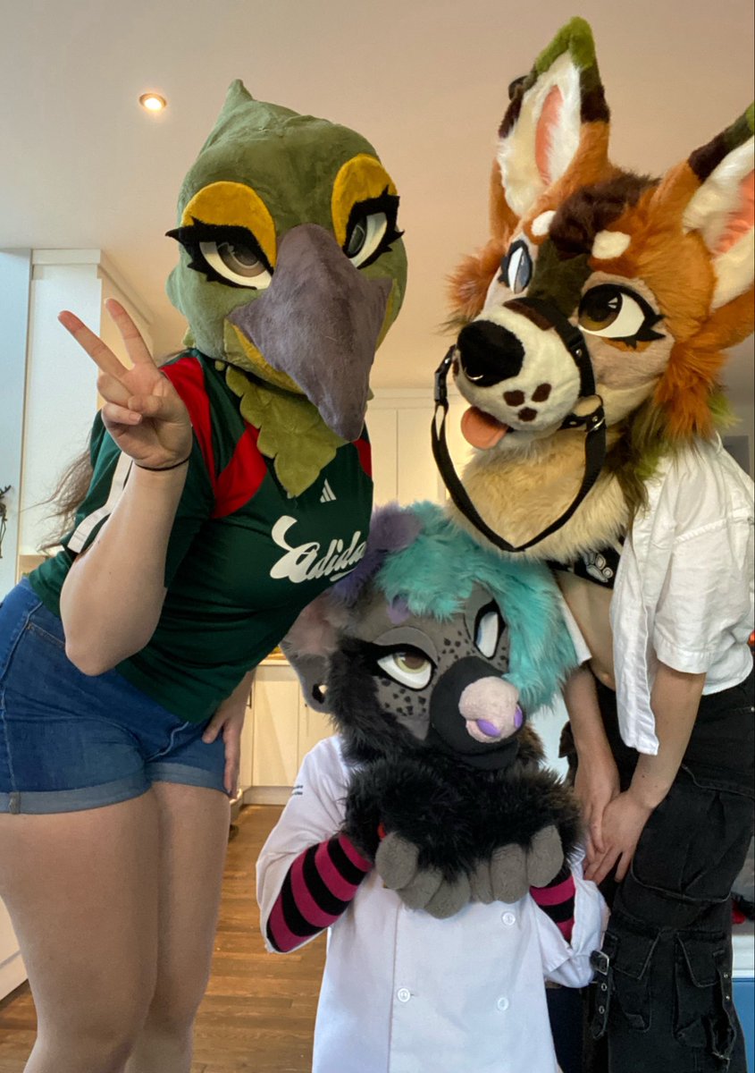 KookieeDerg's tweet photo. Stole @AvaTheKea head. Never thought I’d enjoy being a birbb💚 https://t.co/EK7AMaMfsR