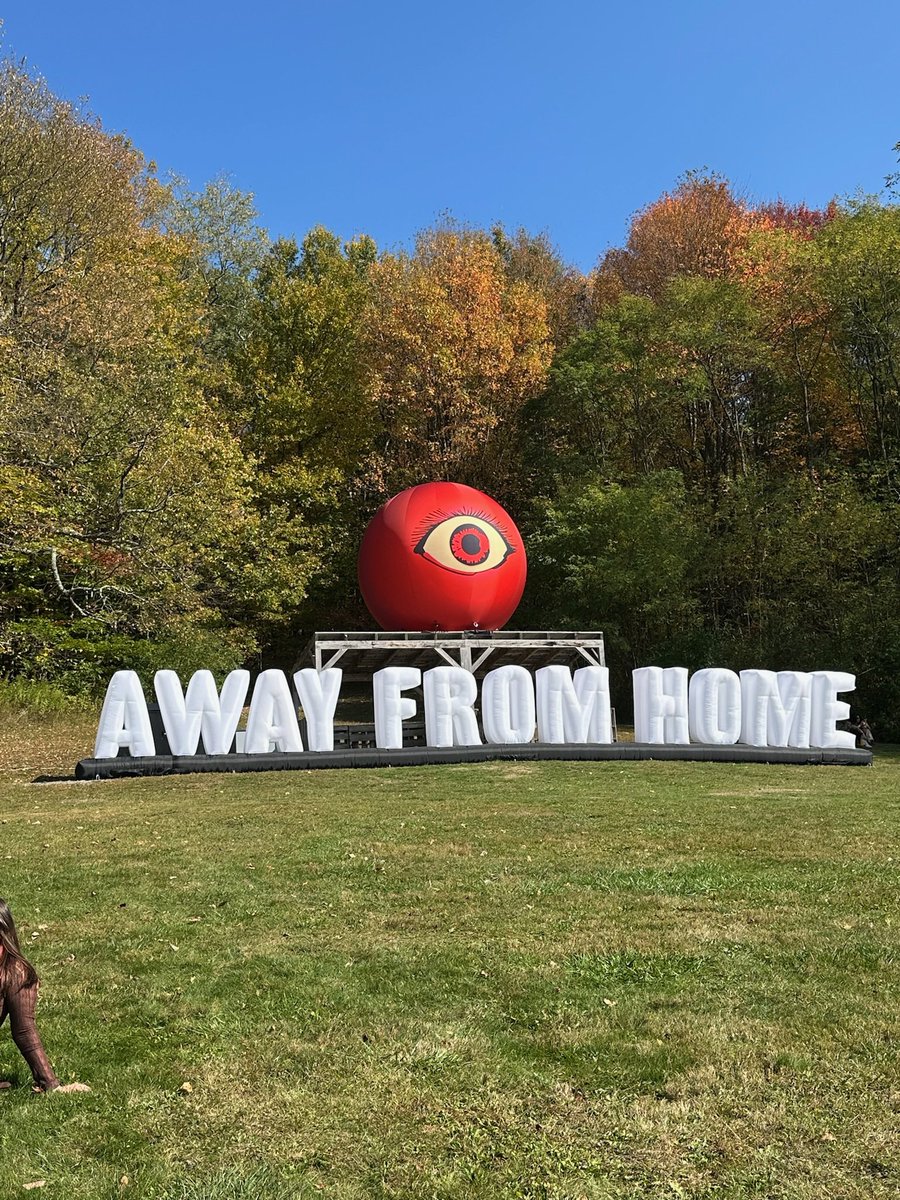 Rosann_1986's tweet photo. One year ago, we were here. ❤️ https://t.co/80nRM3wm3r