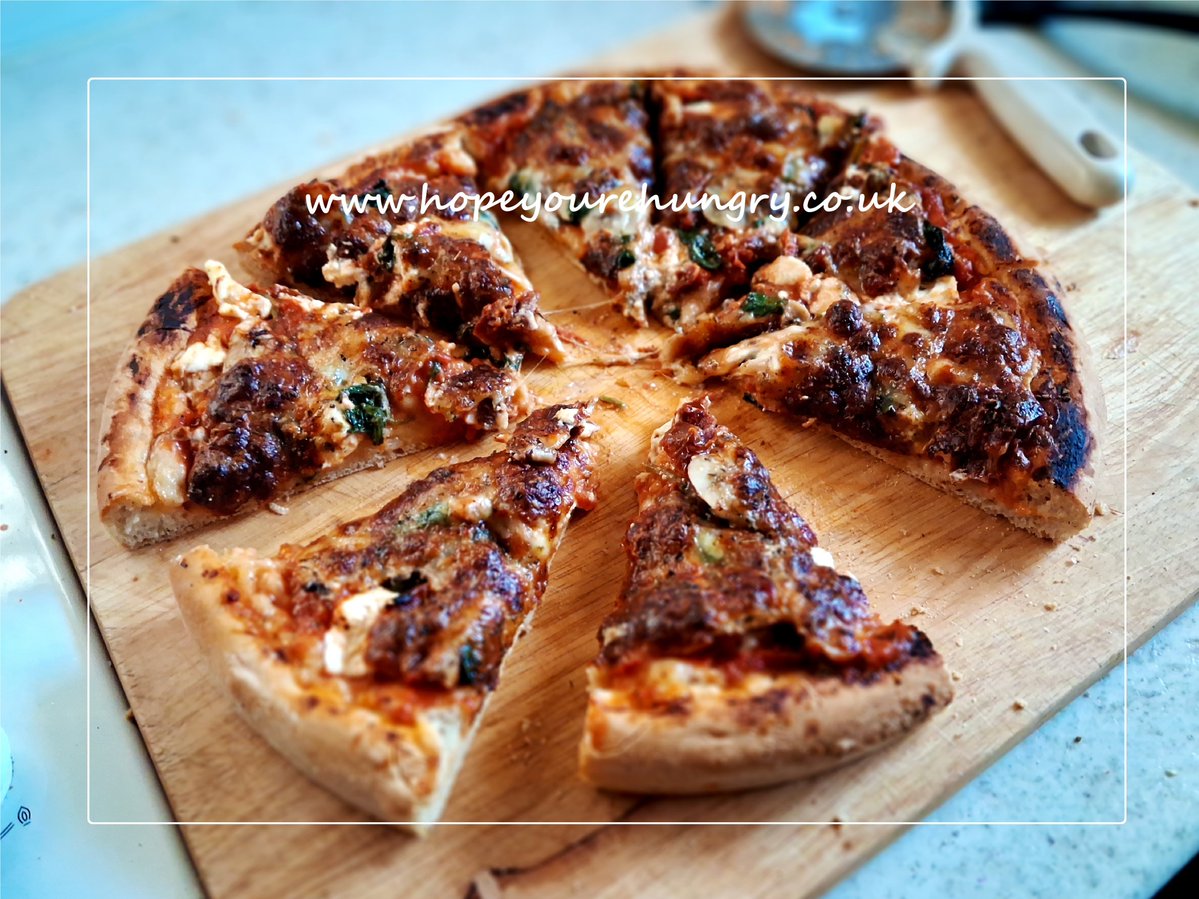 re_hungry's tweet photo. Happy #Saturday lovely Hungrys! It's the weekend & perfect for an easy cheesy pizza feast - recipe: https://t.co/1Z04eMUEbA Handmade, homemade & heavenly, deliciously fresh #pizza made just how you like it! Stay hungry! ;) x #bakeithappen #recipes #cheese #bake #mozzarella https://t.co/Lil17SazDy