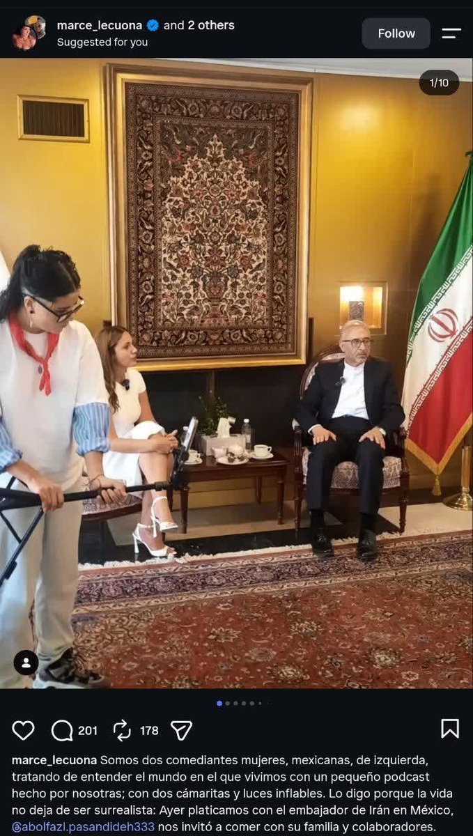 JANFADA__'s tweet photo. سفارت جمهوری اسلامی ایران در مکزیک، بخشی از خاک رسمی ایران است؛
جایی که حتی نحوه حضور و دیدار با سفیر هم تابع حرمت و قوانین کشور ماست.

اما ظاهراً پذیرفتند که دیگه حجاب توی ایران، قانون محسوب نمی‌شه... https://t.co/ujtnixM0ed