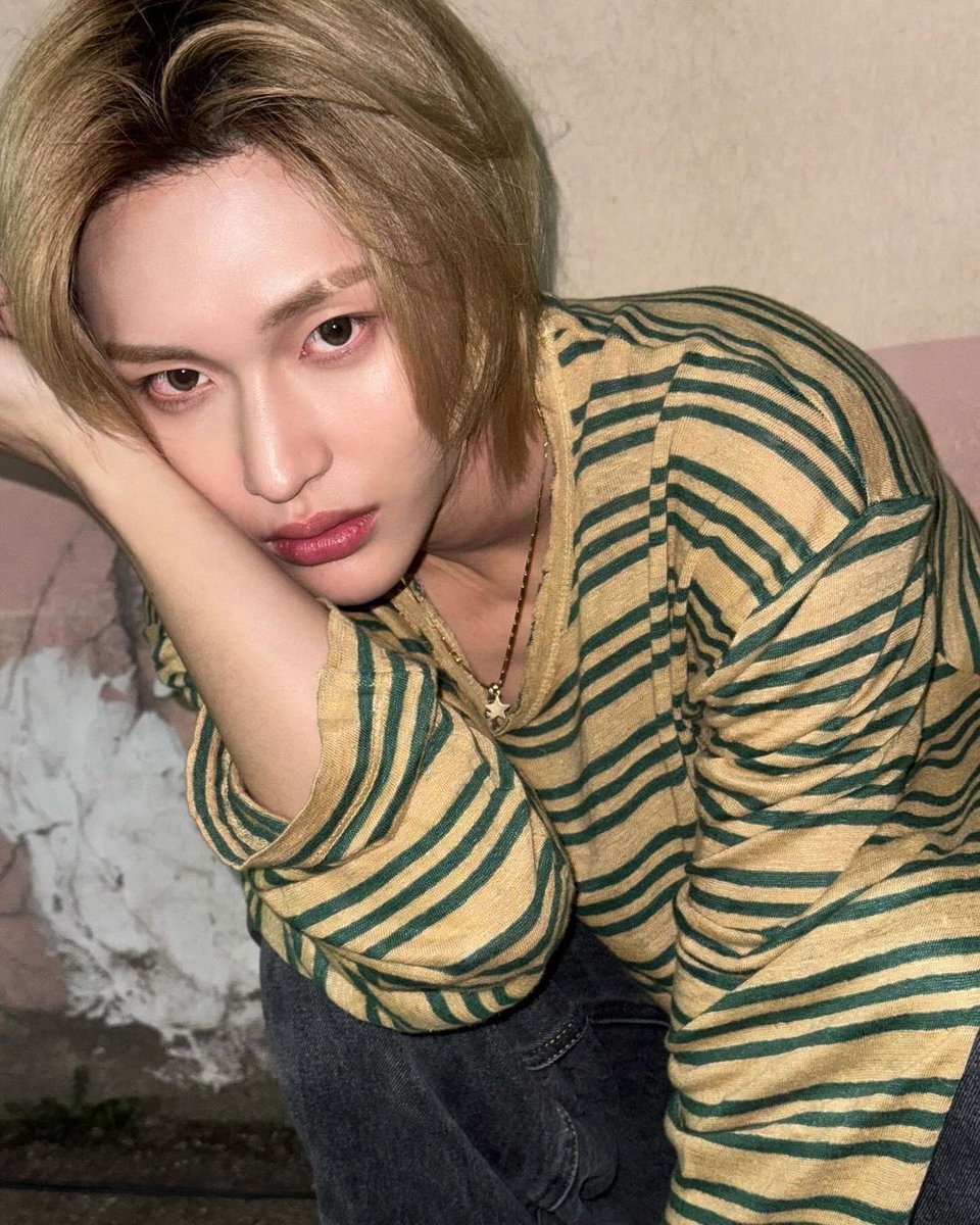 bbinniebape's tweet photo. “จริง ๆ แล้วผมชอบอะไรแบบนั้นมากกว่า”･ᴗ･̥̥̥ อยากให้วอนบินได้ทำทรงนี้���่อย ๆ เลย เห็นบอกว่าลุคที่ชอบที่สุดก็เป็นตอนimpossibleที่ผมยาวสีบลอนด์ด้วยหนิ ทุกครั้งที่กลับไปค้นทรศ.ตัวเองแล้วเจอรูปเก่า ๆ ฮีก็วอแวตลอดอะ เอาแบบย้อม��าวรเติมโคนทุกอาทิตย์ไปเลยมั้ยล่ะ https://t.co/DzpsM6VGYs