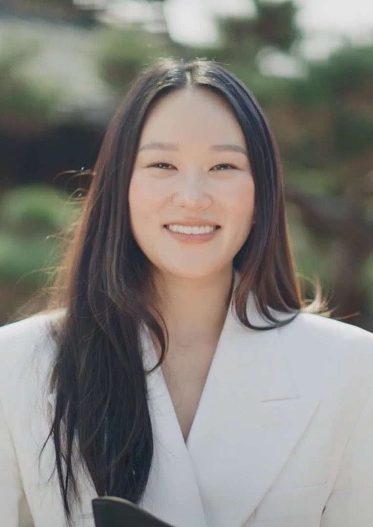 benophiebase's tweet photo. so stunning classy beautiful our first lady fairy princess!!!  can’t wait to see yerin wearing her hair down and dressing in pretty gowns in s5 https://t.co/ityGeSBozx