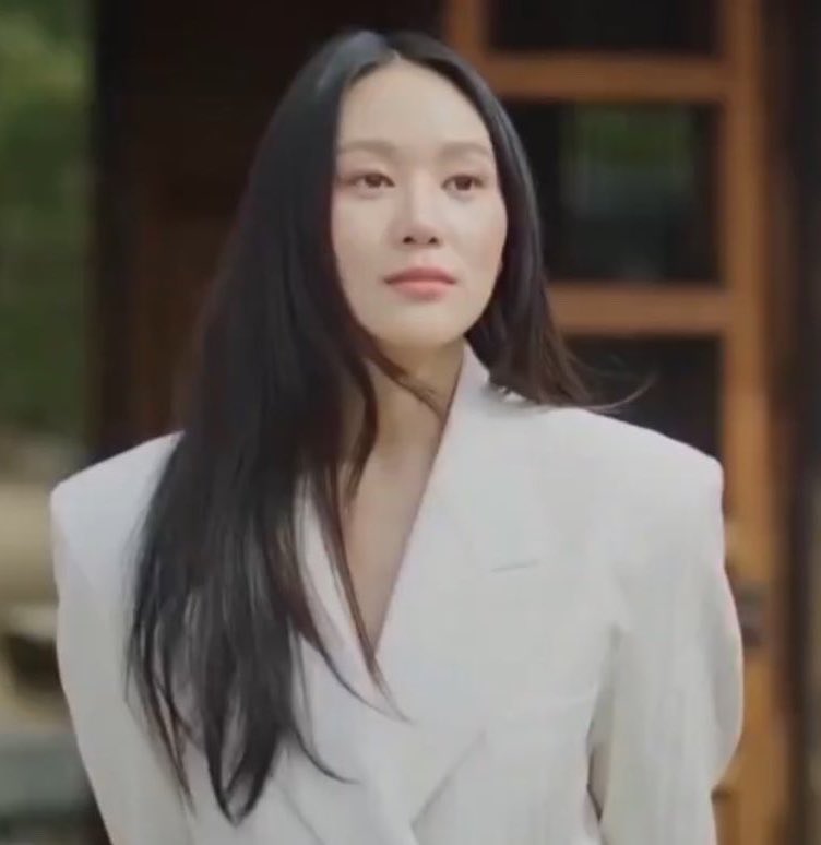 benophiebase's tweet photo. so stunning classy beautiful our first lady fairy princess!!!  can’t wait to see yerin wearing her hair down and dressing in pretty gowns in s5 https://t.co/ityGeSBozx