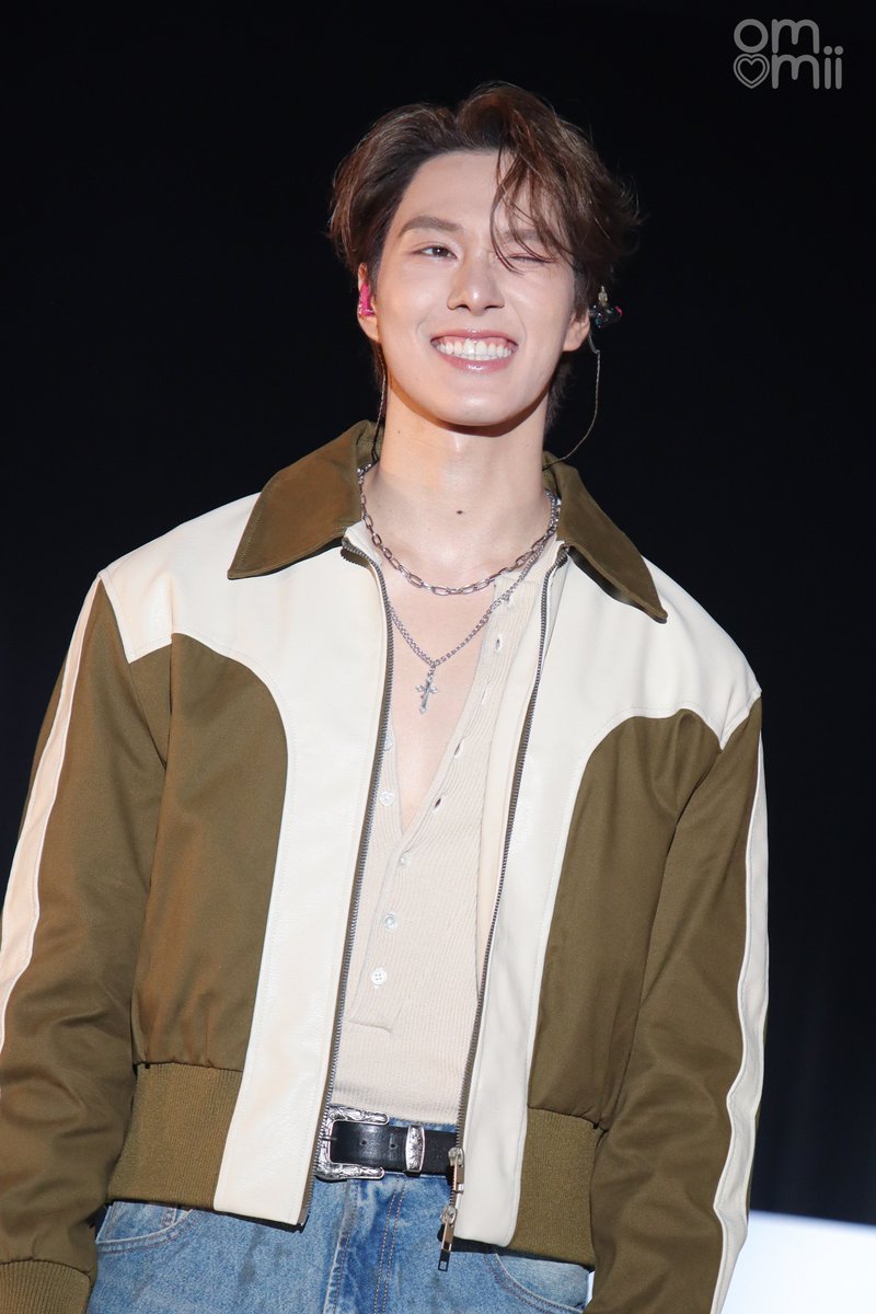 ooooooommmmiiii's tweet photo. ยิ้มแฉ่งงงงงงง~😬🌸

SKYNANI MEROI IN TOKYO

#SKYNANIxFANDAY36INTOKYO
@Hirunkit_ #hirunkit_ 🐈‍⬛✨️ https://t.co/aajlkgZqje
