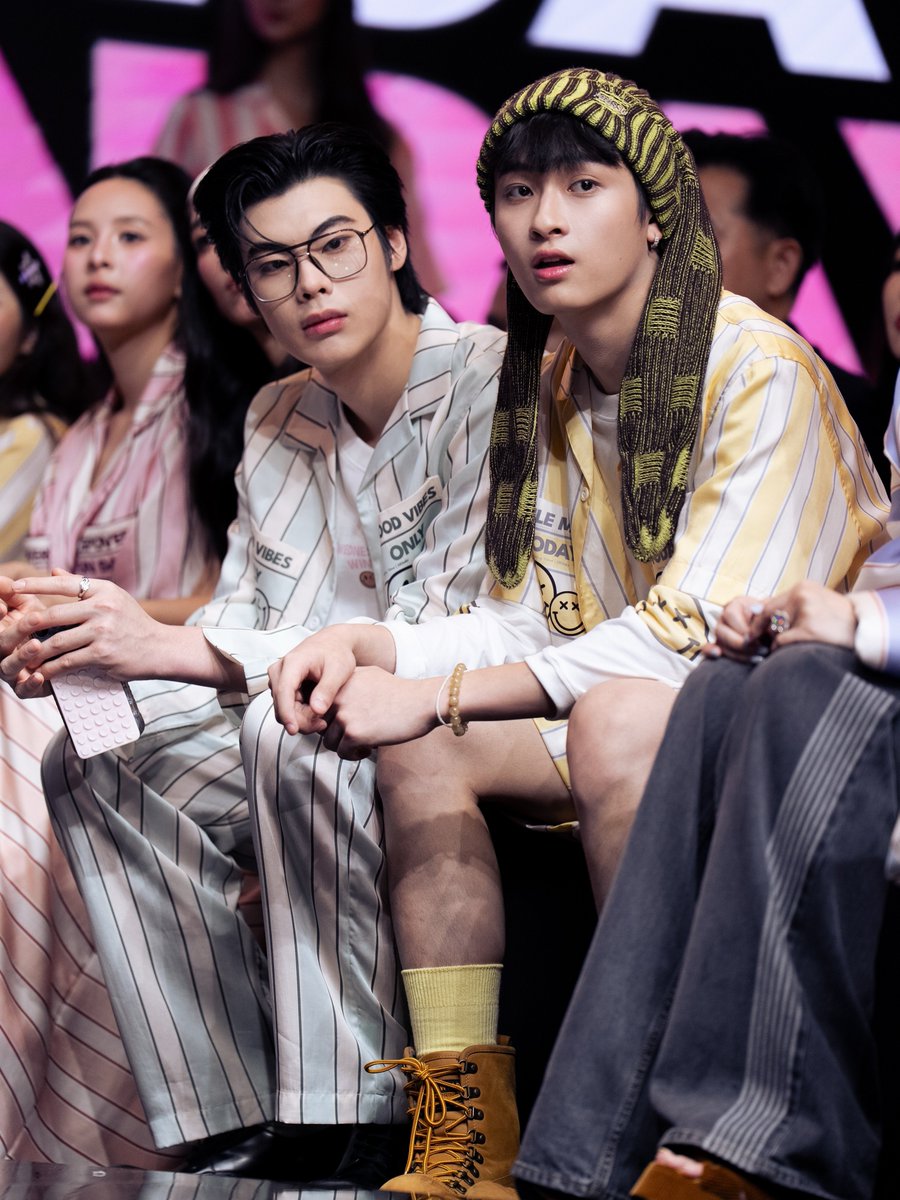 DomundiTV's tweet photo. จบลงไปแล้วสำหรับงาน Siam Center Bangkok International Fashion Week 2026 : Sleeping Cloud ✨

ขอขอบคุณ @siam_center ที่ให้เกียรติ “ธีร์” @tthi_eks และ “เวฟ” @waavetnp ได้มาร่วมงานในวันนี้นะคะ 🥰

ขอขอบคุณแฟน ๆ ทุกคนที่มาเจอกัน รวมถึงแฟน ๆ ที่ส่งกำลังใจ��าให้ทั้งสองคนด้วยนะคะ 🫶🏻

THEEWAVE AT SIAM CENTER BIFW26
#SiamCenterBIFW2026xTHEEWAVE 
#SleepingcloudTH