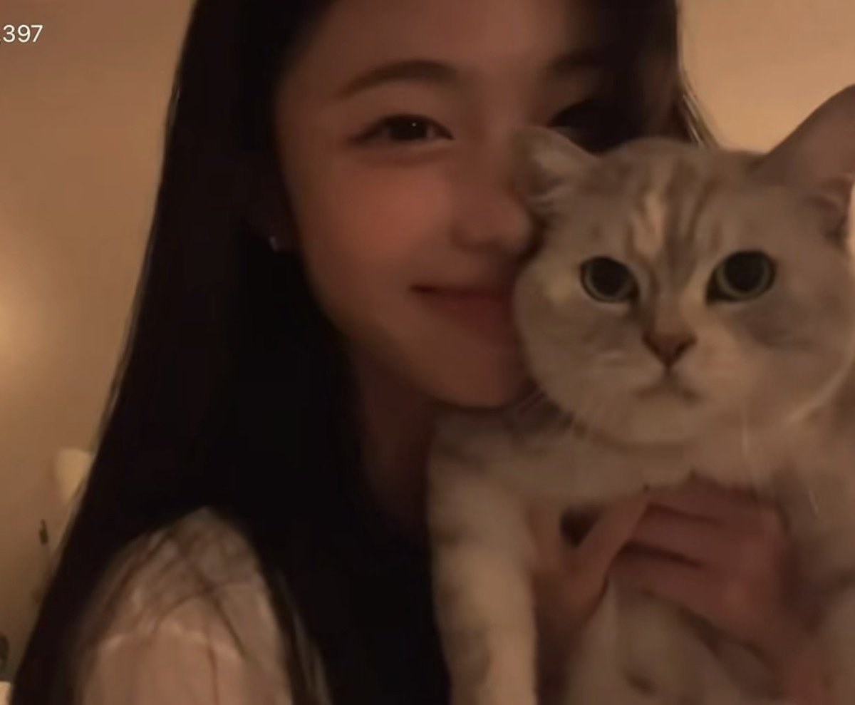 on1yeon0ff's tweet photo. #하투하_트친소 #하츄_트친소
진짜 잘챙겨주고 서로 아껴주고 평생갈 
하츄지인 구해요♡ 같이 맨날 핱얘기해요 !!
여자하츄만😊 제 최애는 예온입미다 
스타일때부터 입덕부정기를 겪다 루드때 입덕하고 포카판 이제야 들어온 거의 신입 하츄입니당 히히 서로 잘챙겨주자구요🫳🫳🫳 https://t.co/hlPRmjxbNH