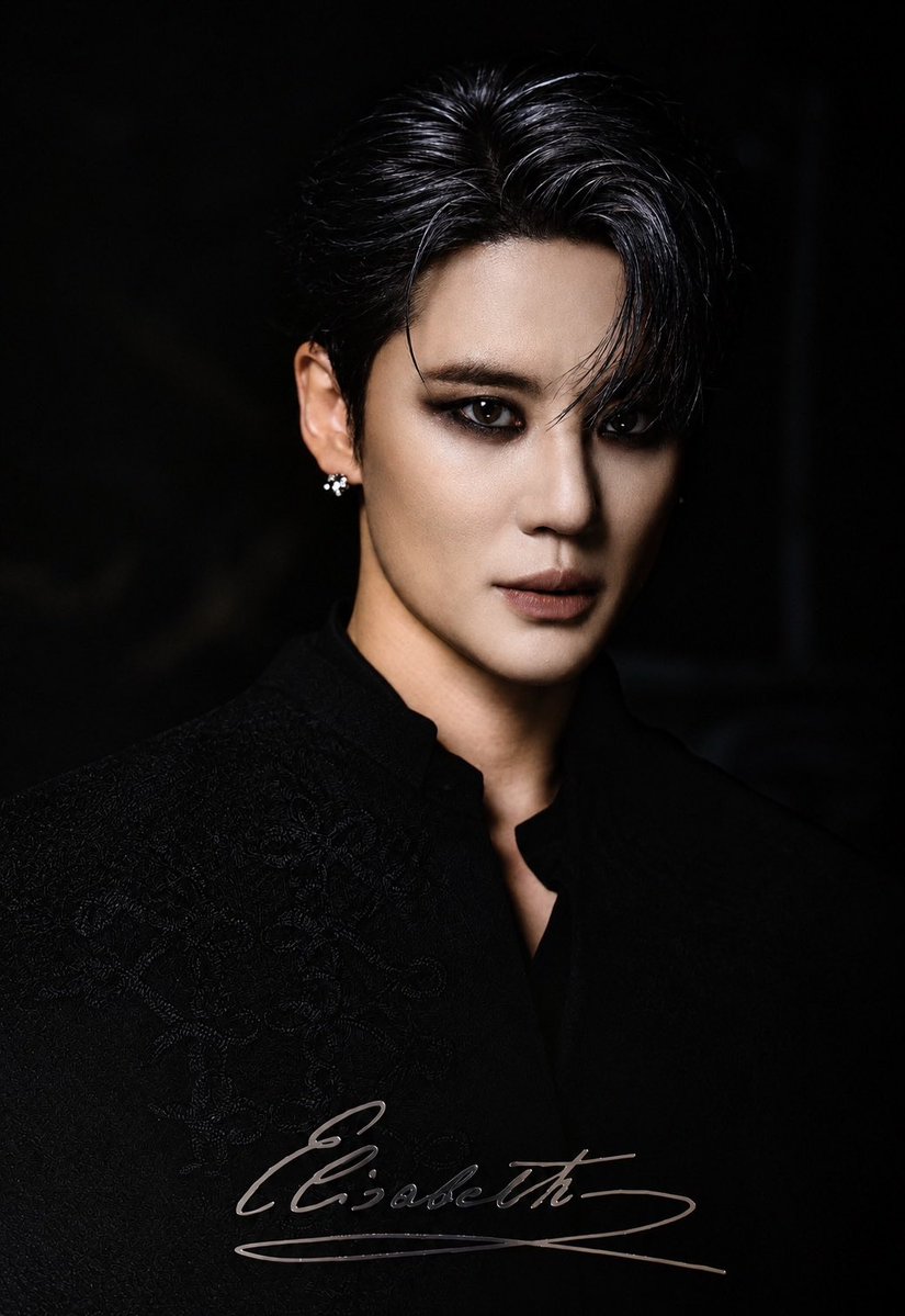 SinabroXIA's tweet photo. 2026.10.03.샤토드 첫공. 

2022 보다 누시즌 샤토드는 또 완전 새롭잖아…

더 깊어진 눈빛이랑 디테일도 미쳤고
더 야르해진 분위기까지 🫠🖤
역시 샤토드는 샤토드다 싶다가도
또 새로운 걸 보여주는 번복준수 진짜 뭐냐고…

첫공부터 이렇게 완벽하면 
이번 시즌 진짜 어떡하라고 🪭💦

#김준수 #엘리자벳 #샤토드 #시아준수 
#KIMJUNSU #ジュンス #金俊秀 #XIA