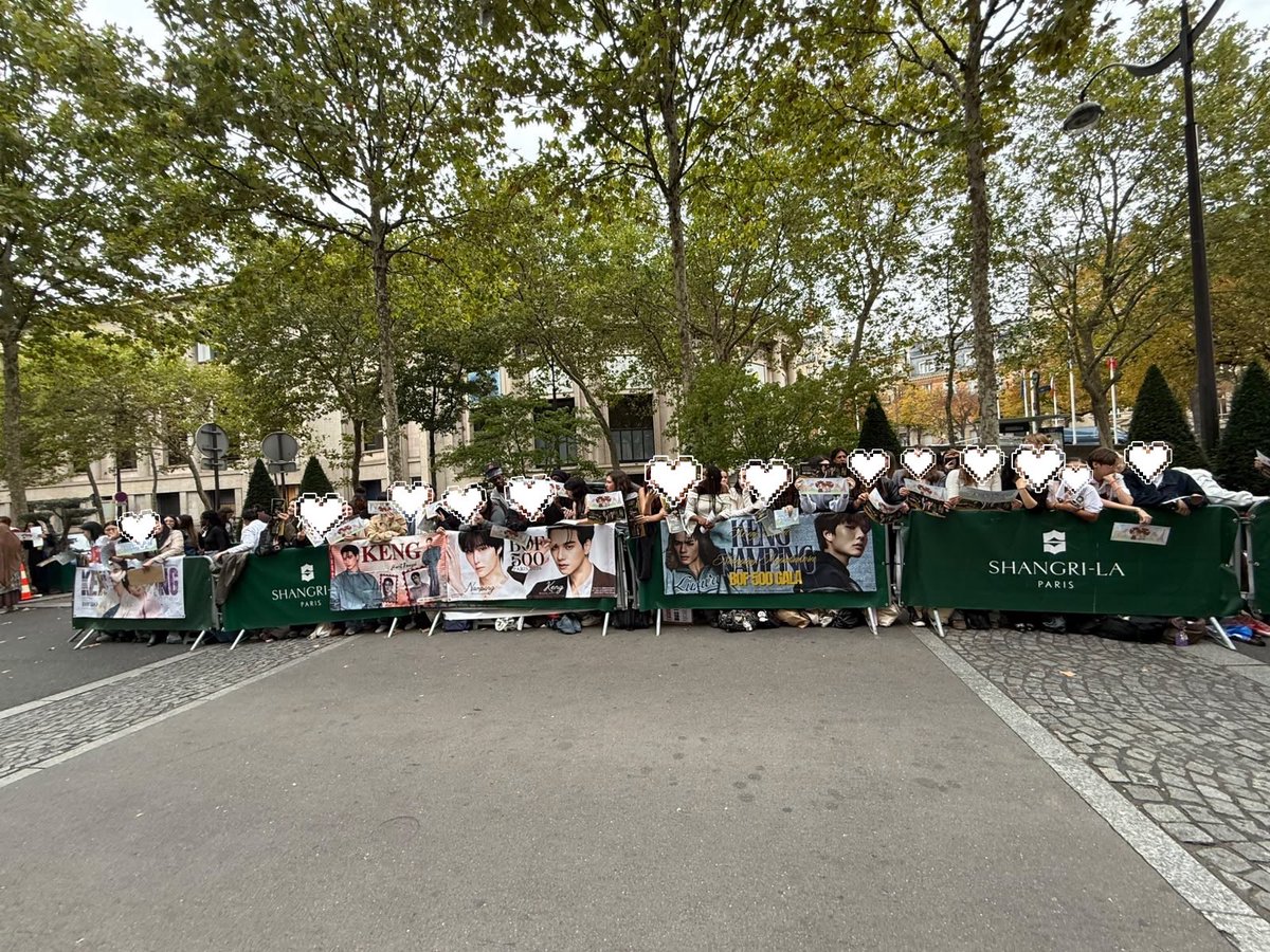 KengNampingLand's tweet photo. Are you ready?! 🔥

So much love from P’OhOhs, all the love is for KengNamping! 💗 ตื่นเต้นแล้วแม่ ๆ กรี้ดดดดด

ภาพอัปเดทจากเหยี่ยวข่าวสาว ณ เมืองแพรีส 
#KengNamping
#KengHarit #nampingster https://t.co/QUz1WjaFK9