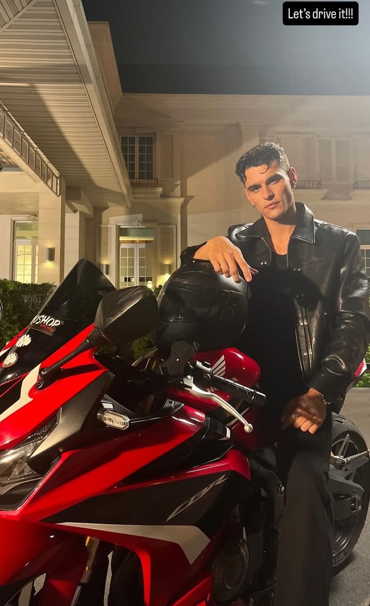 npblent's tweet photo. 🚨 BRASIL NA ÁREA! Antonio Motta foi confirmado como o rapaz que irá aparecer no novo MV do Lego.

A participação do brasileiro já está dando o que falar entre os fãs, que aguardam para conferir Antonio ao lado do integrante do LYKN no novo projeto.

ANTONIO MOTTA X LEGO
#RichLEGO
#Lego_Rapeepong
#LYKN
