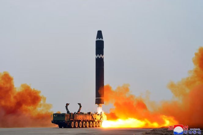 john_guede's tweet photo. La Corée du Nord a annoncé ce samedi avoir tiré un missile stratégique de portée intermédiaire intégrant l’utilisation d’IA https://t.co/69lX940hDd