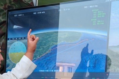 ArmsControlWonk's tweet photo. DPRK Missile Administration (left) v. Thrusty (right).  Modeled assuming a modified Hwasong-11 booster. https://t.co/2IJjfvYdgI
