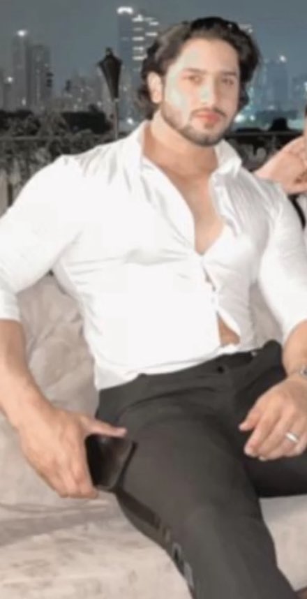 alphasheikh9's tweet photo. Too tight #muscles #alpha #hunks https://t.co/Jhk1stpQu8