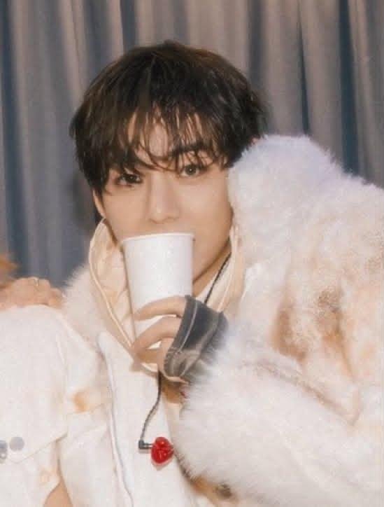 bumtaeplanet's tweet photo. For more details ;
https://t.co/QTnifNwVvI
IG : @ bum.taeplanet
#taehyung #kimtaehyung #thv #vbts #v #BTS #btsarmy #TAEHYUNGxCELINE #taehyungedit #taehyungbts #btsarmyforever #taekook #vkook #BTSジン #fypシ゚ #fanpage #viralreelschallenge #viralpost #viralpage #viral https://t.co/TLFRJLToPM