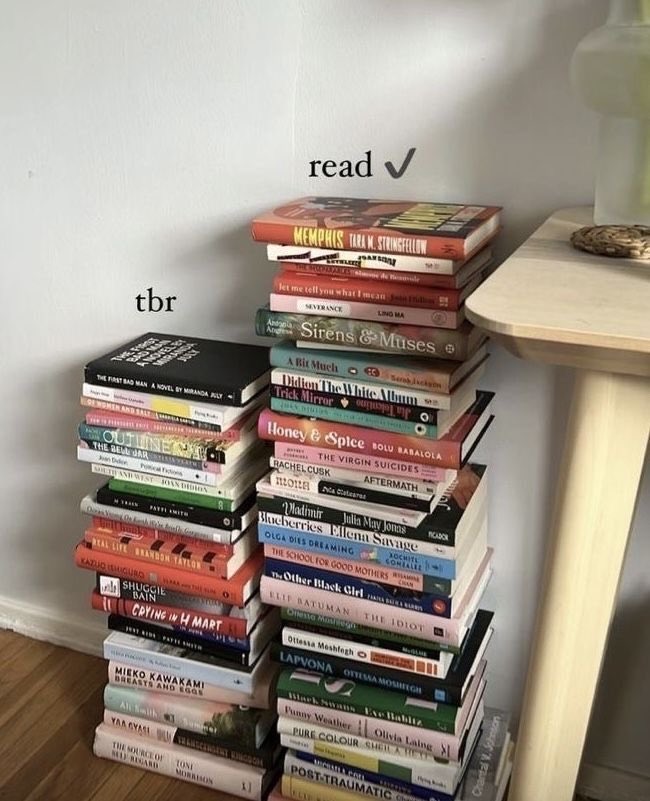 ceelasylviaa's tweet photo. you seem to be doomscrolling for a girl who has a lot to read https://t.co/o9ua62L03s