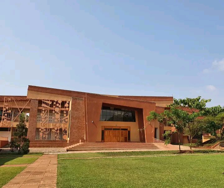erich_mboowa's tweet photo. One of the things we are greatly lacking in Uganda’s performing arts industry is state-of-the-art facilities equipped with modern technology and purpose-built spaces designed to accommodate audiences and performers alike.
But somewhere in Lubowa, there is a theatre that has been quietly operating, and tonight, it is where Maurice Kirya is performing live.
This is the International School of Uganda Performing Arts Theatre.
As Uganda’s creative and performing arts industry continues to grow, there is a need for more investment in facilities of this nature, whether through Government or private investors — with larger, modern spaces that can accommodate bigger audiences and provide artists with the right environment to showcase their talent.
We need more of these facilities across the country if we are to give Uganda’s creative industry the infrastructure it deserves.