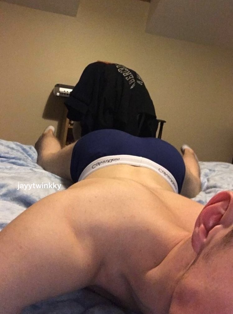 jayytwinkky's tweet photo. Who is keeping me company tonight? https://t.co/27W0LeRudC
