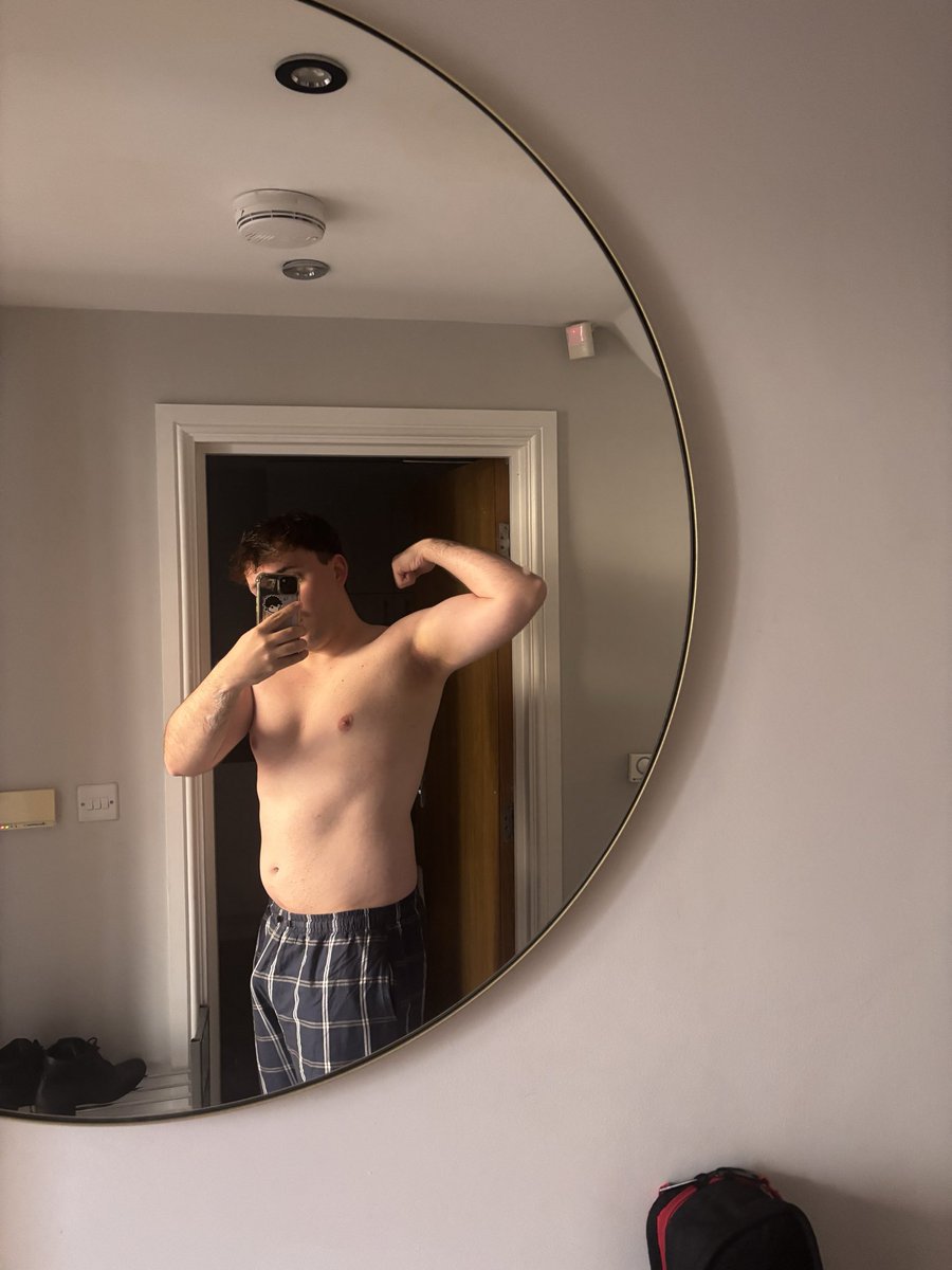 Callum59967479's tweet photo. boys dm if you wanna more 😉 #mlm #gay #bi #roleplay #chat #trade #feet https://t.co/tsytFrYi3x