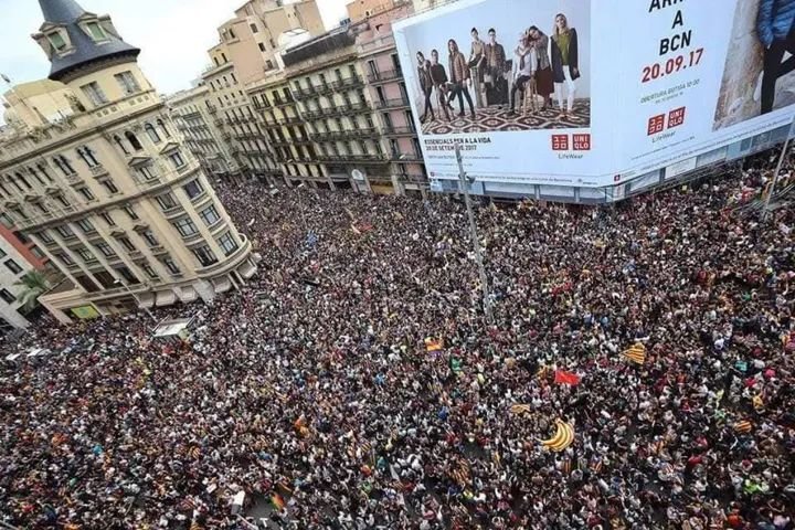 FD_EC's tweet photo. Vaga general 3 d'octubre 2017. El poble català pren els carrers en defensa de la democràcia i la llibertat. #memoriaindependentista #unitat #independencia https://t.co/cXaq5zWquM