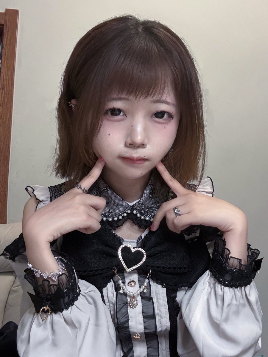 sorryimsadddd's tweet photo. 张这种小孩脸玩4i真的有市场吗…🤞 https://t.co/sMROZIOXy7