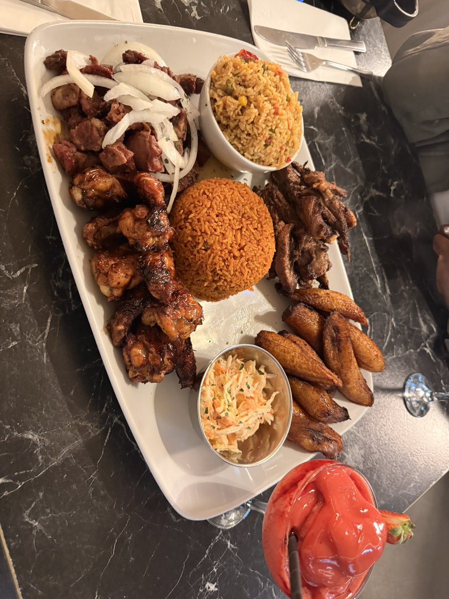 bombdiggy__'s tweet photo. I’m eating this topless in deluxe manna https://t.co/FTWbPVU8po