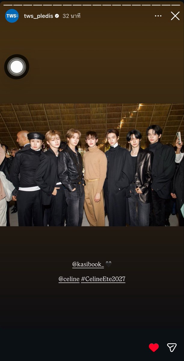 JmchaEm1's tweet photo. พี่บุ๊คคค อมกหัวแถวมาก ทูอัสลงรูปแล้วแท็กน้องบุ๊คโดยตรงเลย ปารีสทำชีสวยอะ 😍❤️‍🔥☝🏻 https://t.co/9SDKC2Bm46